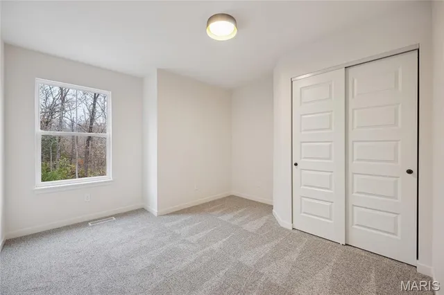 $275,500 | 2942 Marathon Drive, De Soto, MO 63020