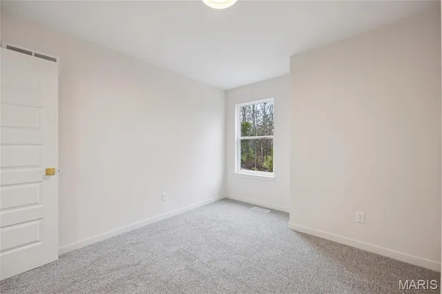 $275,500 | 2942 Marathon Drive, De Soto, MO 63020