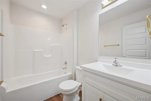 $275,500 | 2942 Marathon Drive, De Soto, MO 63020