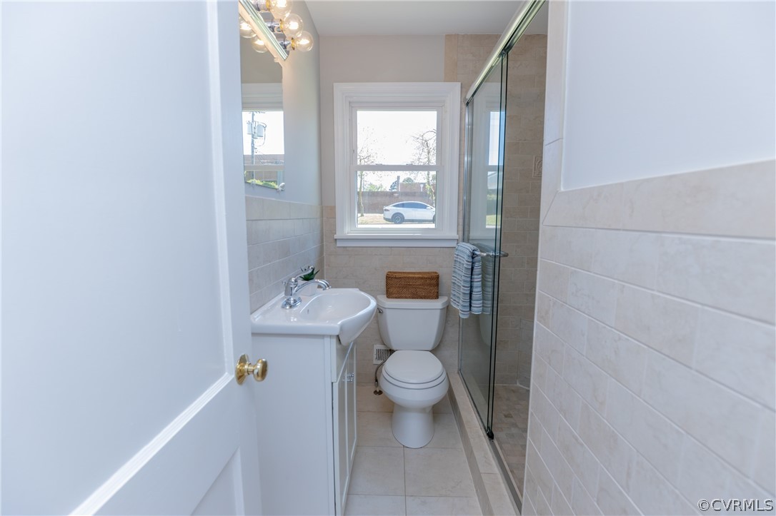 8908 Penguin Road Henrico, VA 23229 - Photo 27 of 46 Renovated full hall bathroom with walk-in, tiled s
