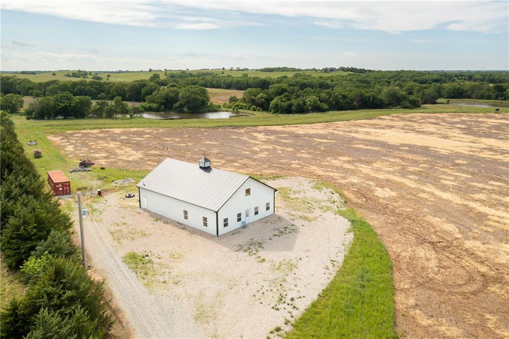27699 South Hoch Road Osage City, KS 66523 - Photo 15 of 99