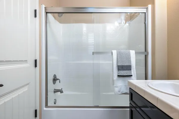 a view of a house with backyard and garden