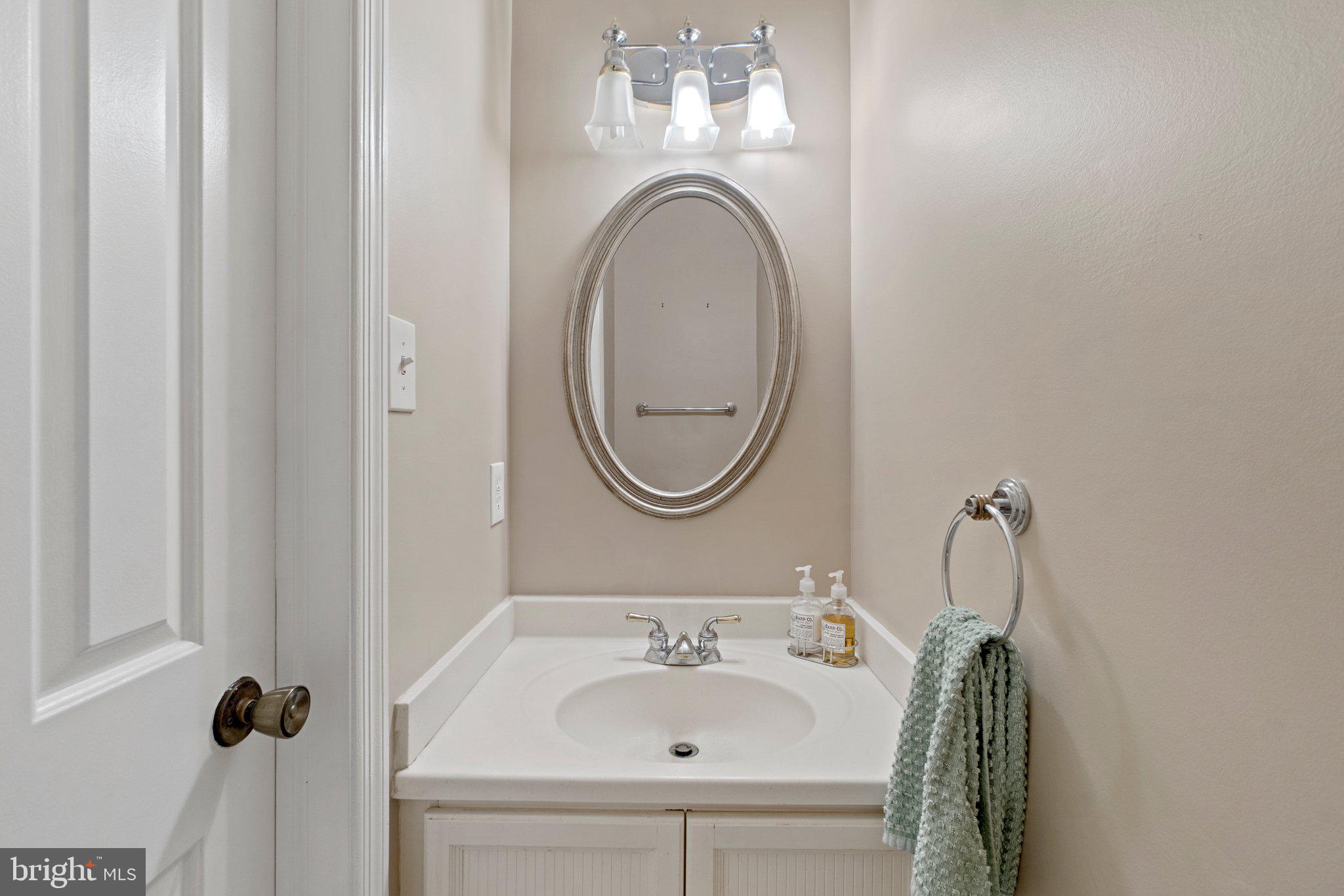 5653 Ridge View Drive Alexandria, VA 22310 - Photo 12 of 35 Main Floor 1/2 Bath