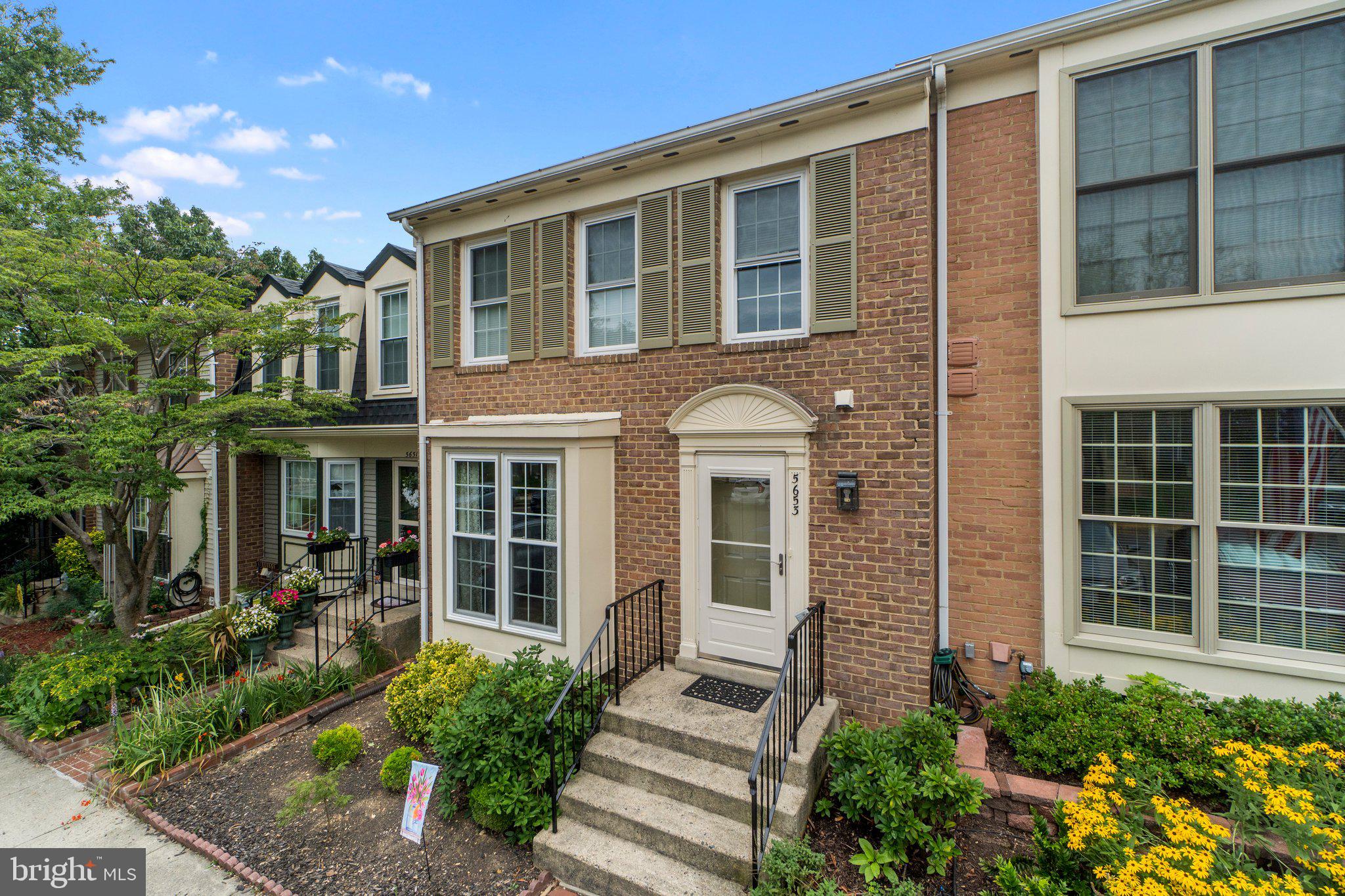 5653 Ridge View Drive Alexandria, VA 22310 - Photo 2 of 35 Desirable Brick Front Home