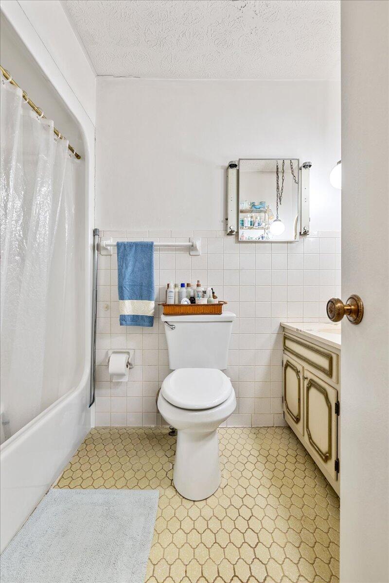 928 Indian Creek Road Corbin, KY 40701 - Photo 20 of 48 27-Bathroom 1