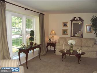 211 Farmington Road Delran, NJ 08075 - Photo 2 of 9 Living Room