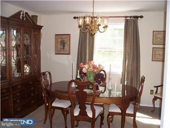 211 Farmington Road Delran, NJ 08075 - Photo 3 of 9 Dining Room