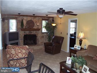 211 Farmington Road Delran, NJ 08075 - Photo 6 of 9 Family Room