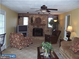 211 Farmington Road Delran, NJ 08075 - Photo 7 of 9 Family Room