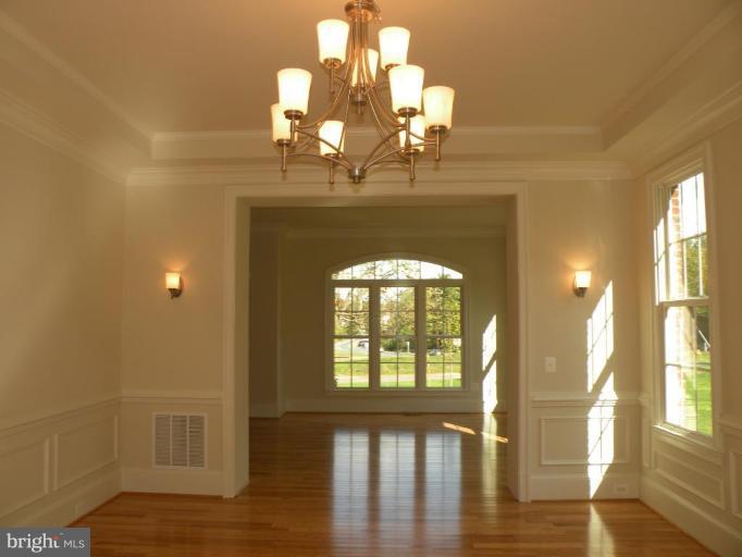 11404 Falls Road Potomac, MD 20854 - Photo 17 of 21 Dining Room