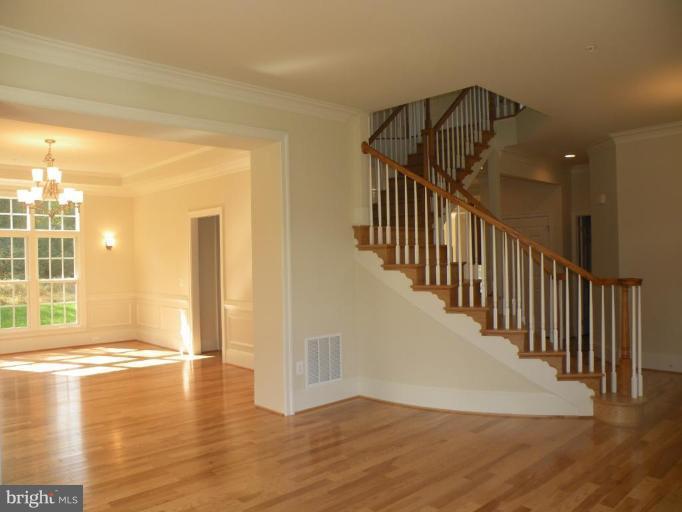 11404 Falls Road Potomac, MD 20854 - Photo 18 of 21 Living Room