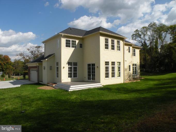 11404 Falls Road Potomac, MD 20854 - Photo 5 of 21 Exterior (Rear)
