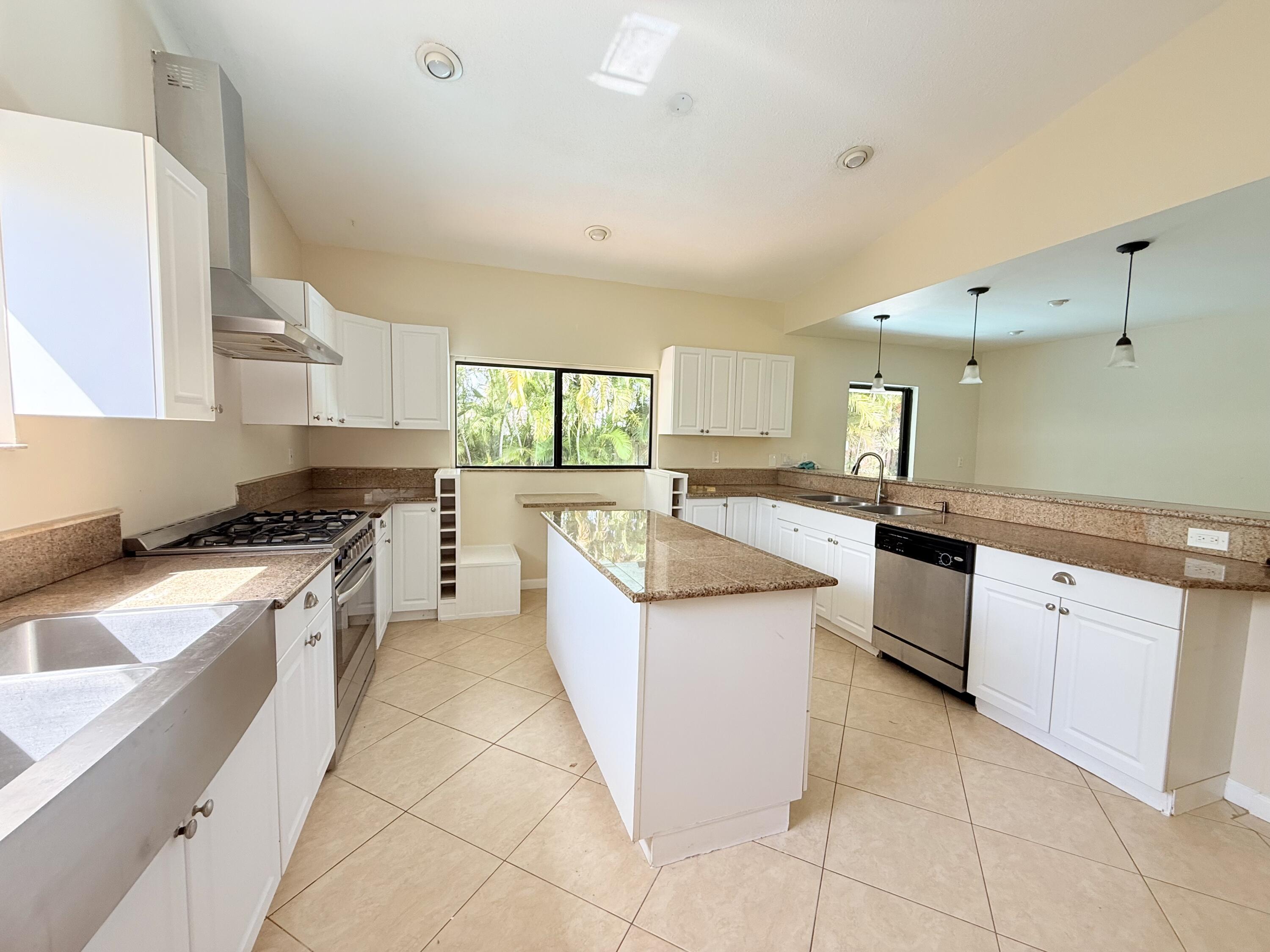 71 Laredo Lane Boca Raton, FL 33487 - Photo 9 of 18 IMG_7926