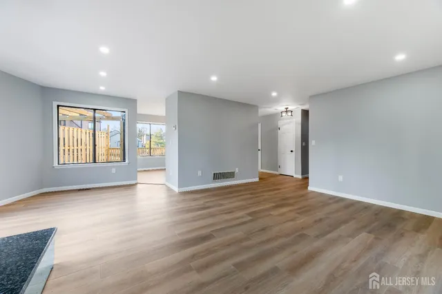 $615,000 | 40 Emerald Lane, Old Bridge, NJ 08857