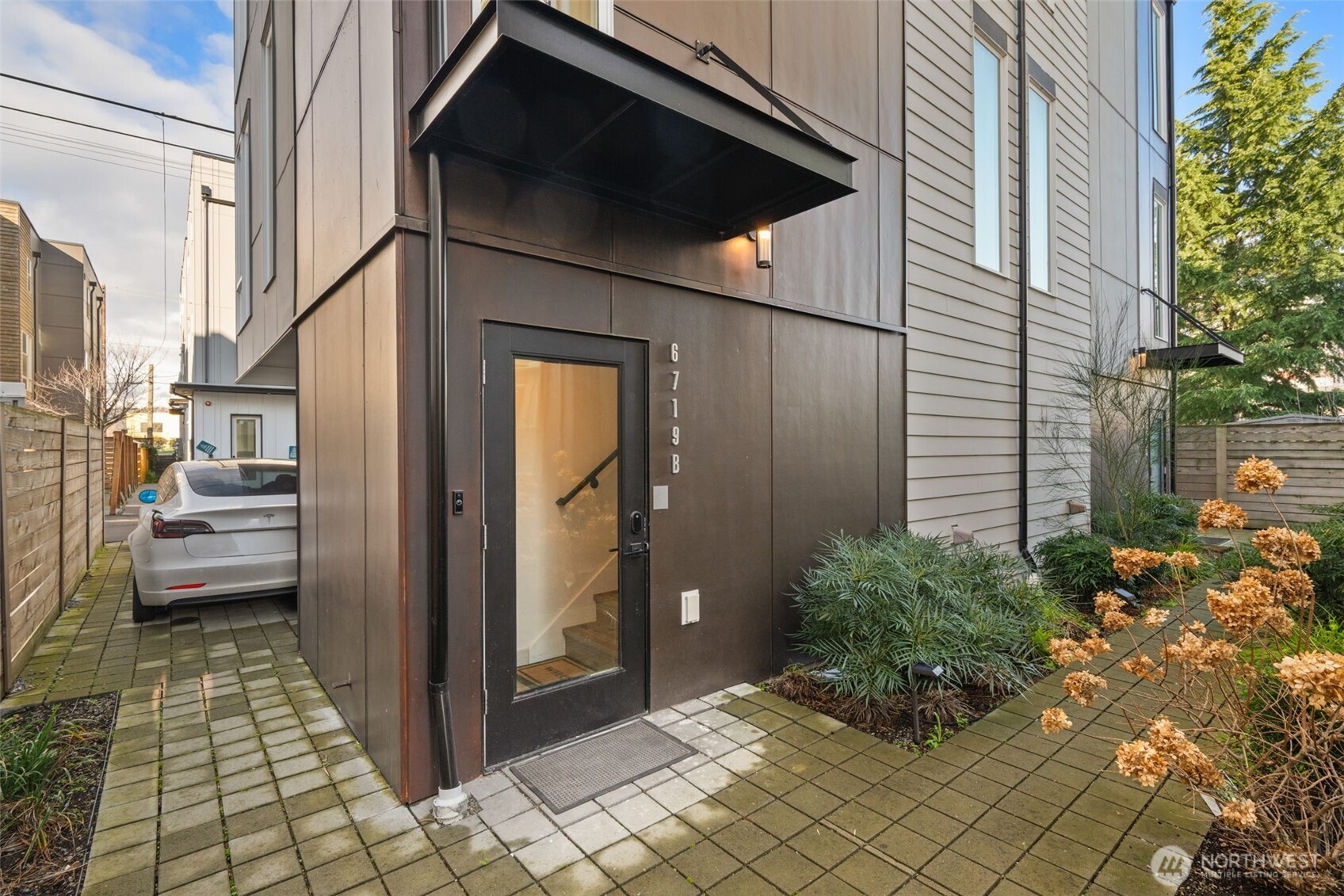 6719 Carleton Avenue South, Unit B Seattle, WA 98108 - Photo 3 of 24
