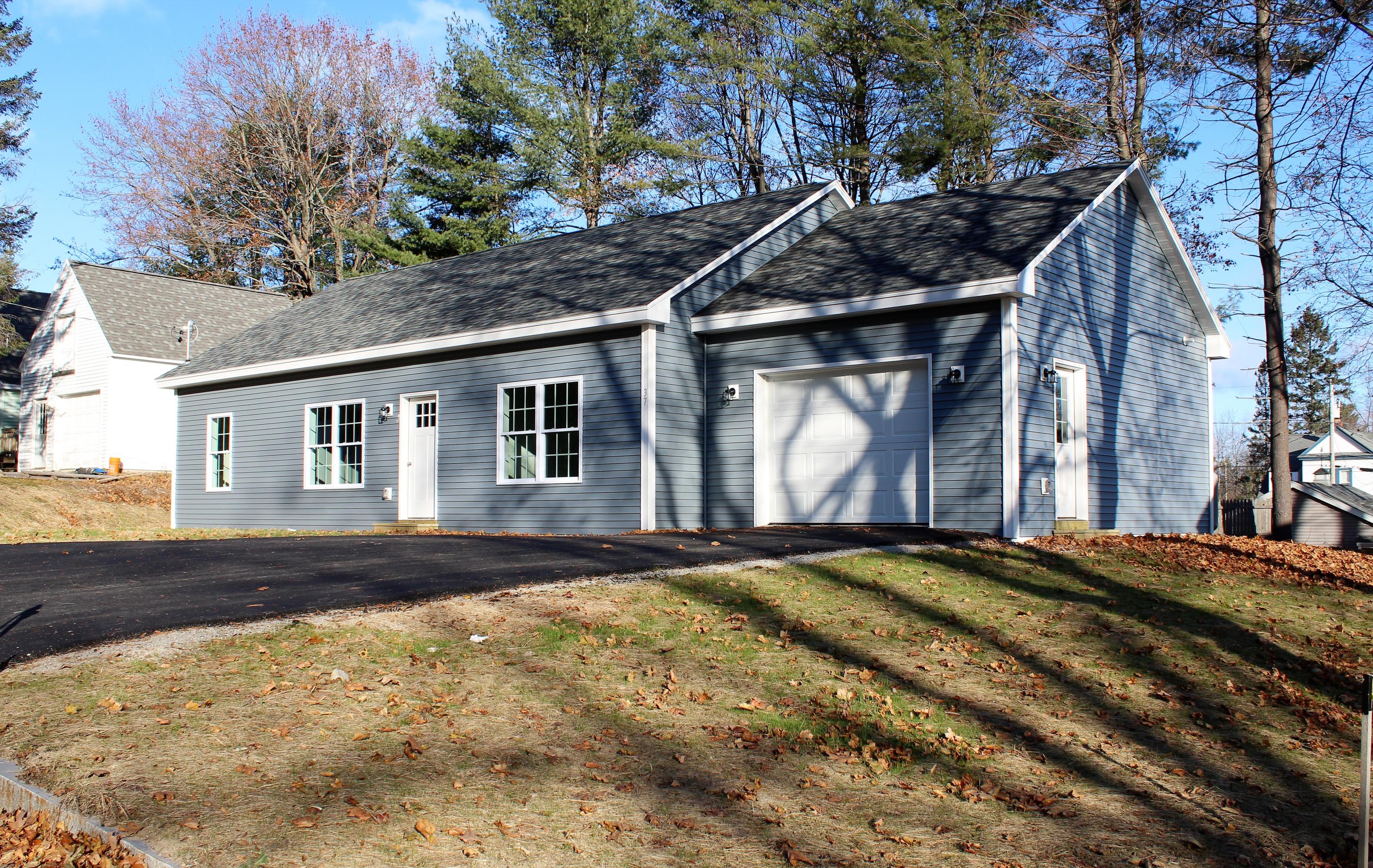 695 Beech Hill Road Auburn, ME 04210 - Photo 2 of 27 IMG_4601