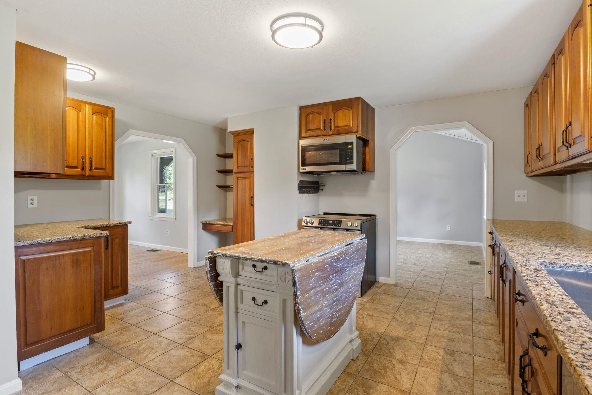 131 1/2 Littleworth Road Dover, NH 03820 - Photo 8 of 57 Gallery Image 8