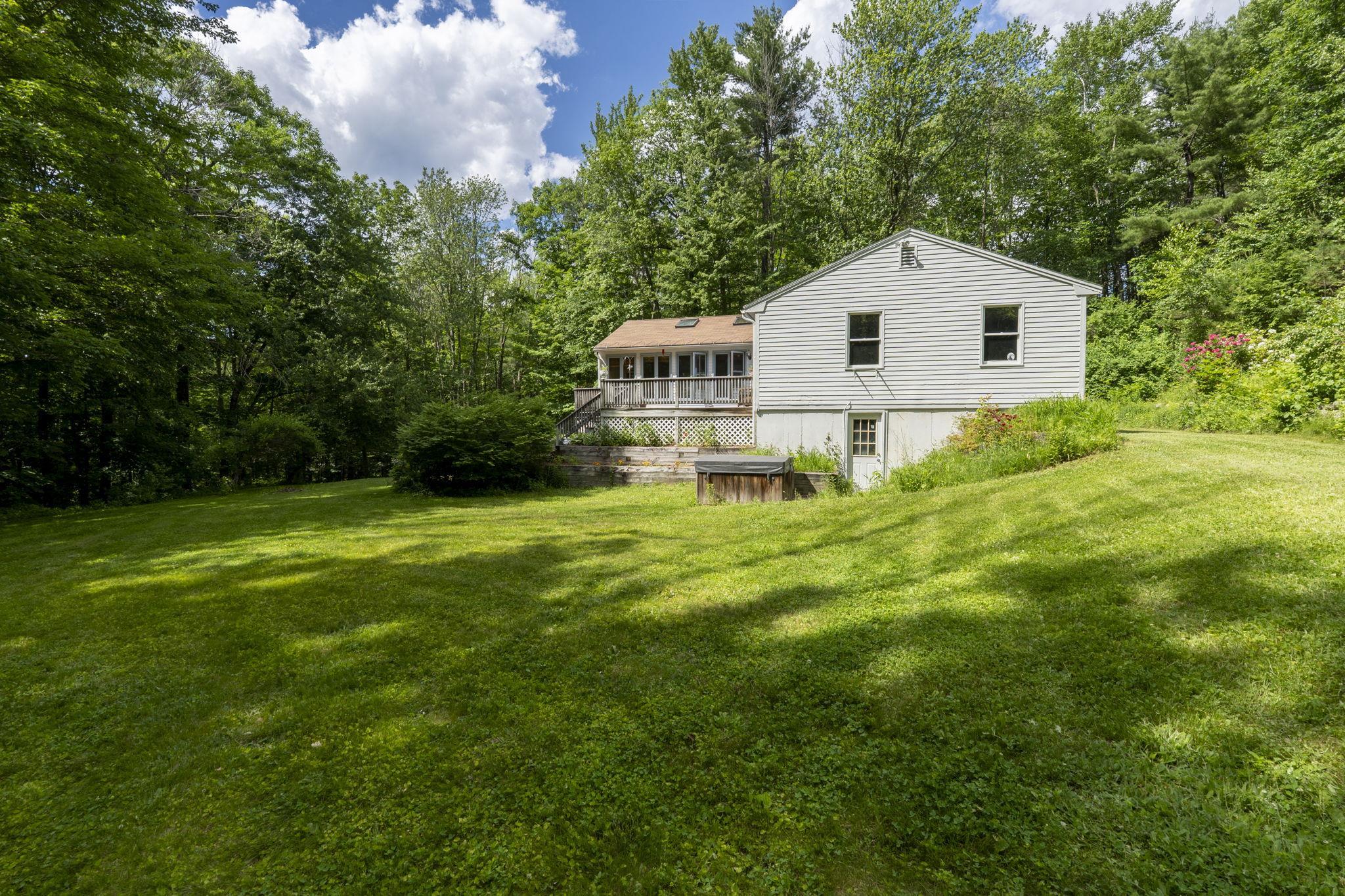 127 Mountain Road Deerfield, NH 03037 - Photo 3 of 31