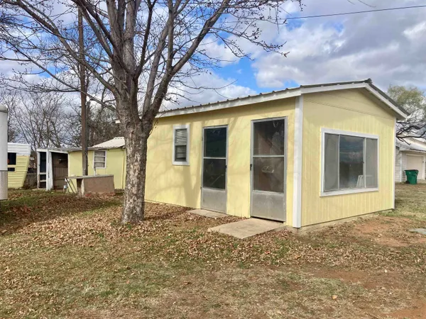 $1,350 | 703 West Ollie Street, Llano, TX 78643