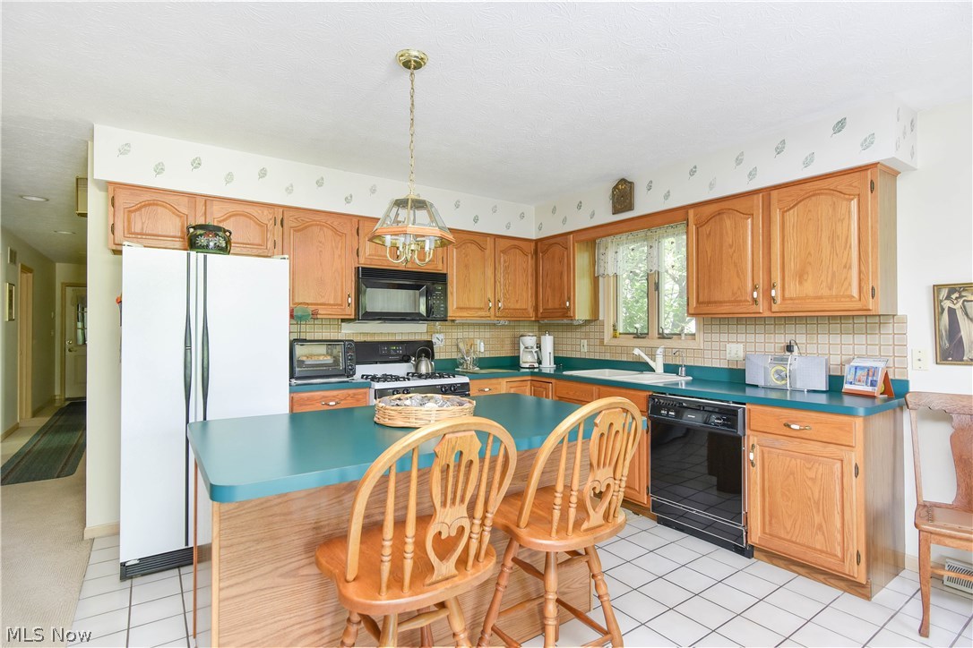 2877 Center Road Youngstown, OH 44514 - Photo 2 of 23 Gallery Image 2