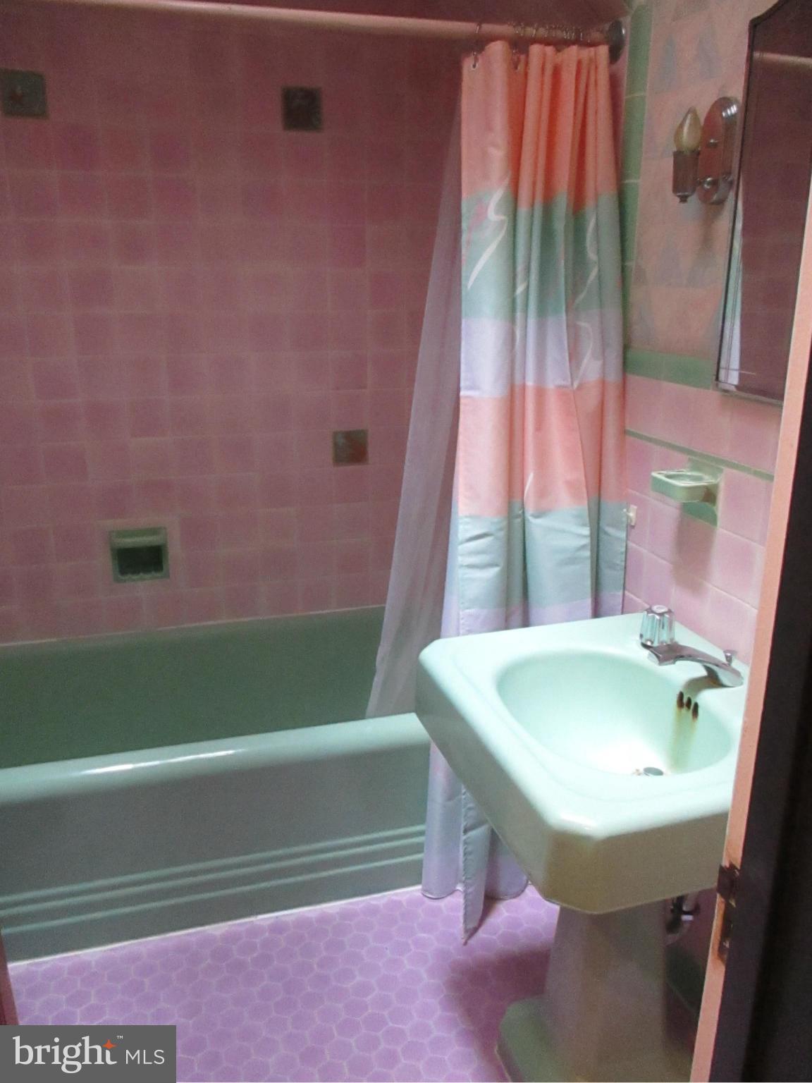 3157 Adams Mill Road Northwest Washington, DC 20010 - Photo 18 of 26 Bathroom