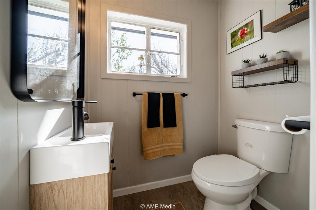 4538 463rd Rule, TX 79548 - Photo 14 of 39 a bathroom with a toilet and a sink
