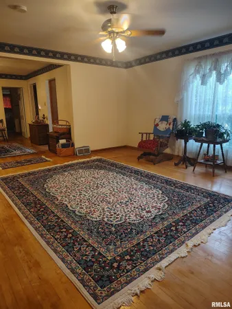 $150,000 | 21401 North Il Highway, Cuba, IL 61427