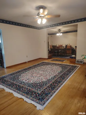 $150,000 | 21401 North Il Highway, Cuba, IL 61427