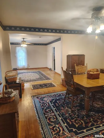 $150,000 | 21401 North Il Highway, Cuba, IL 61427