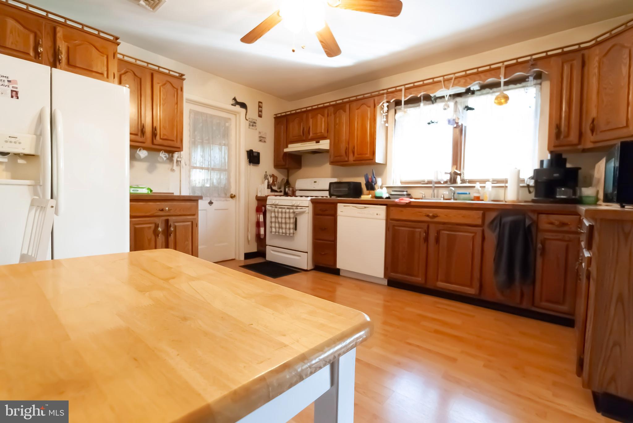 34 Georgetown Road Bordentown, NJ 08505 - Photo 12 of 39 Eat-in Kitchen