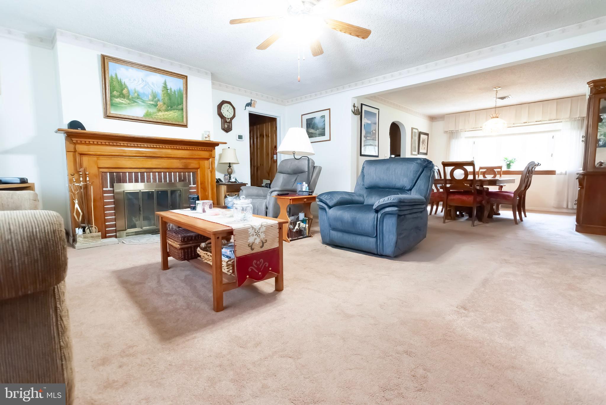 34 Georgetown Road Bordentown, NJ 08505 - Photo 5 of 39 Living Room