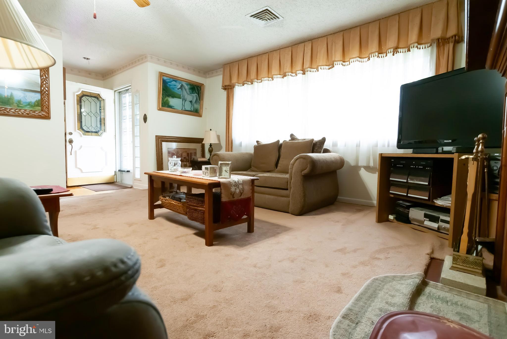 34 Georgetown Road Bordentown, NJ 08505 - Photo 6 of 39 Living Room