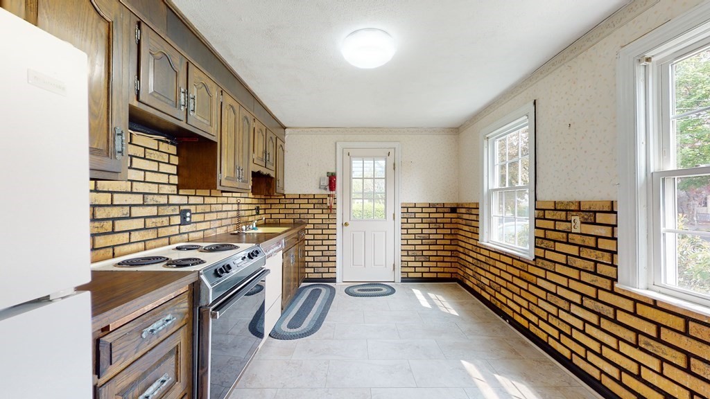 314 Burncoat Street Worcester, MA 01606 - Photo 8 of 29 a view of a livingroom with furniture