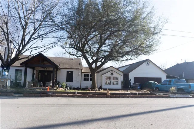 $360,000 | 302 West 6th Street, Lancaster, TX 75146