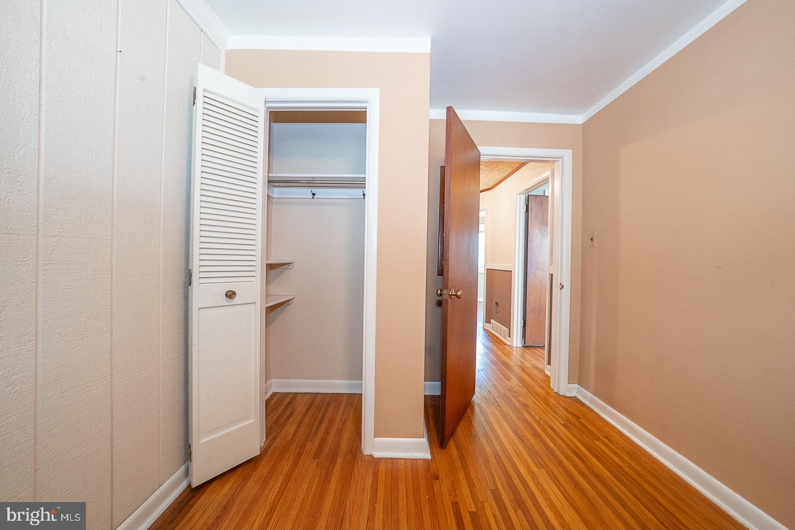 437 Rittenhouse Circle Havertown, PA 19083 - Photo 19 of 55 Cozy nook with warm wooden floors.