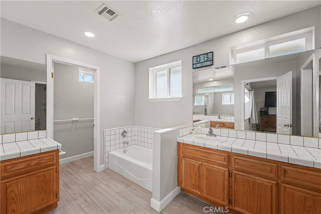 31470 Sierra Verde Road Homeland, CA 92548 - Photo 17 of 38 Primary bath