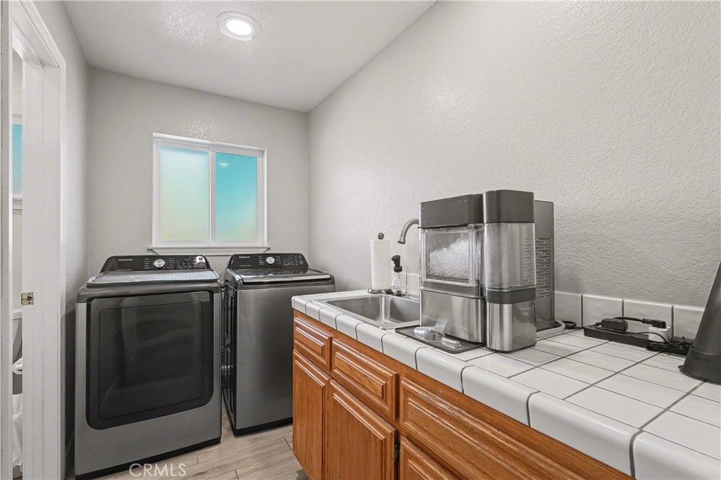 31470 Sierra Verde Road Homeland, CA 92548 - Photo 30 of 38 Indoor Laundry