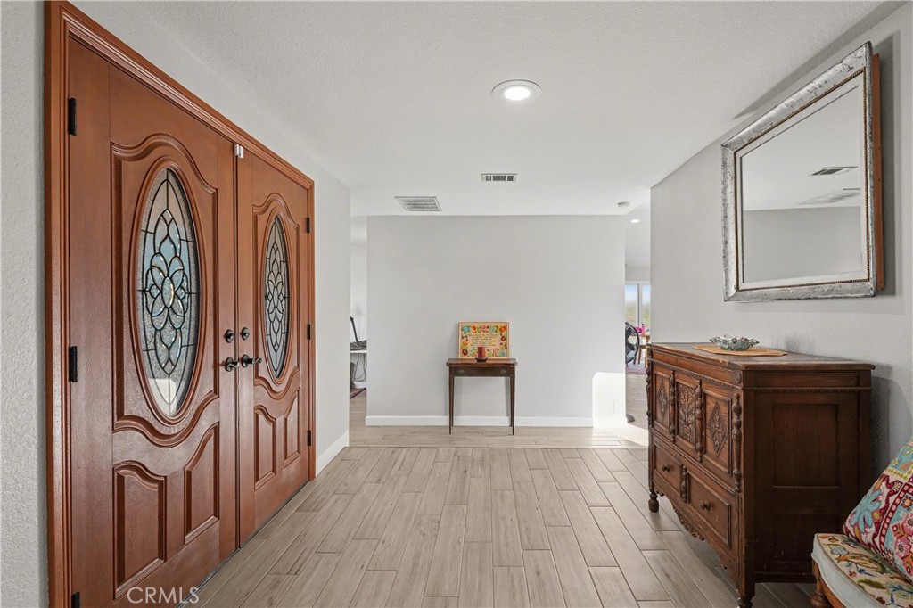 31470 Sierra Verde Road Homeland, CA 92548 - Photo 6 of 38 Entry way