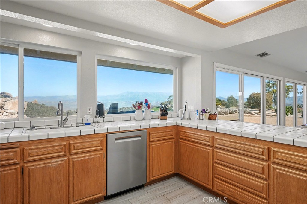 31470 Sierra Verde Road Homeland, CA 92548 - Photo 9 of 38 Kitchen