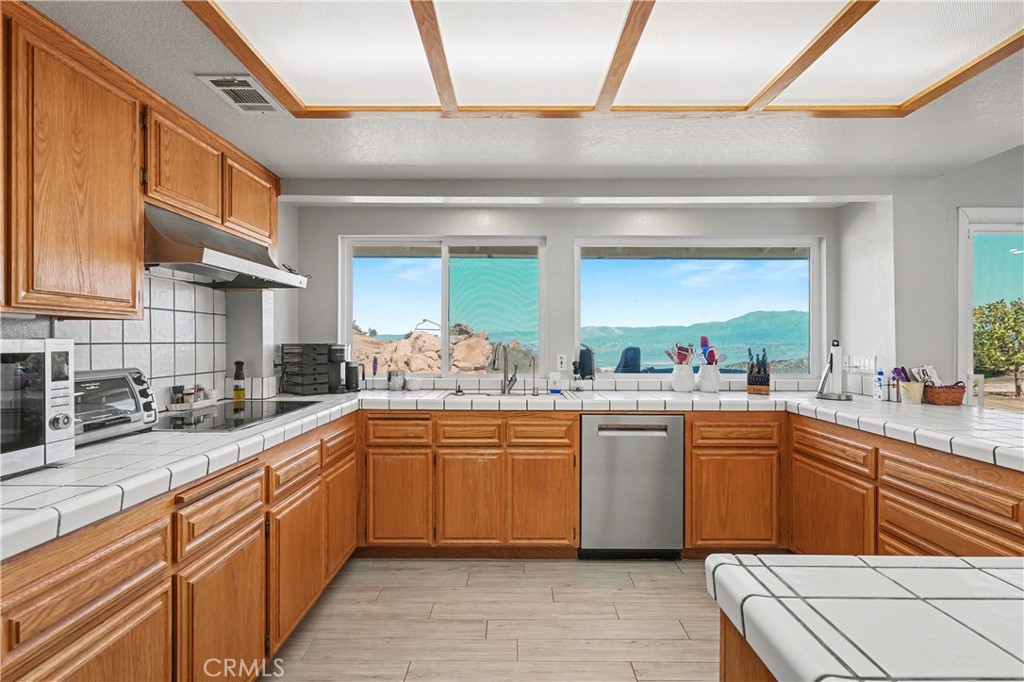 31470 Sierra Verde Road Homeland, CA 92548 - Photo 10 of 38 Kitchen