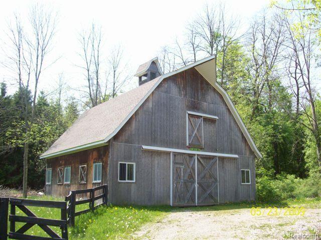 5307 Havens Road Dryden, MI 48428 - Photo 13 of 14 48 Barn