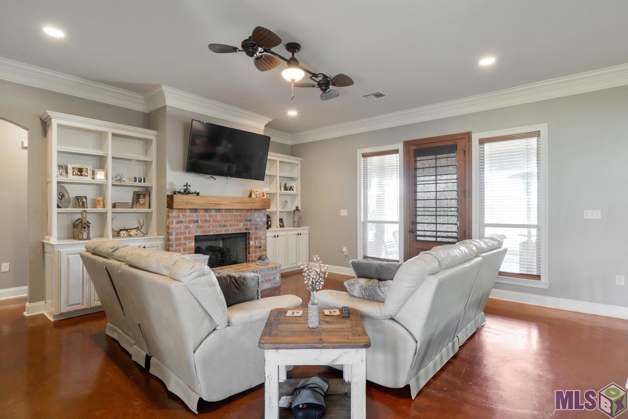 2595 Patterson Road Oscar, LA 70762 - Photo 4 of 18 Gallery Image 4