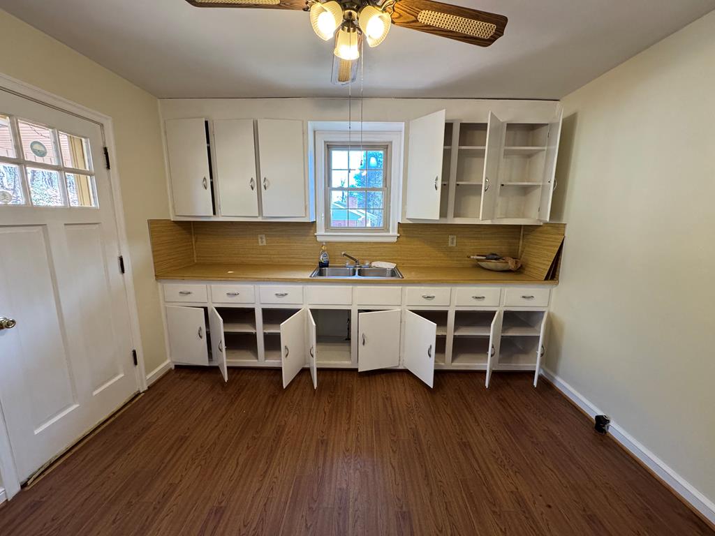 318 West Blue Ridge Street Stuart, VA 24171 - Photo 8 of 39 Gallery Image 8