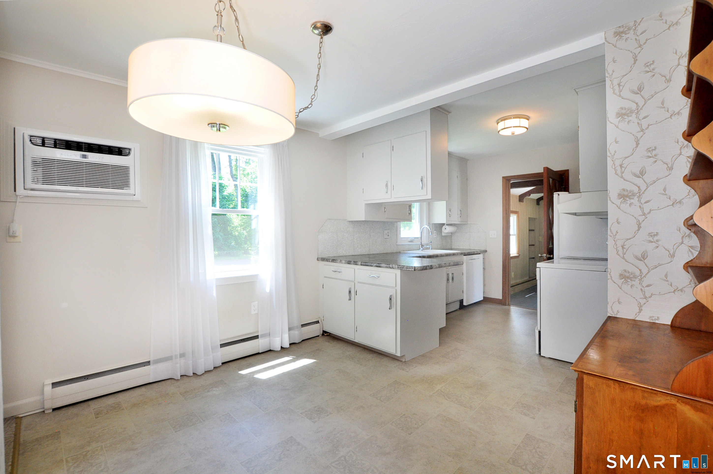 304 Rood Avenue Windsor, CT 06095 - Photo 8 of 36