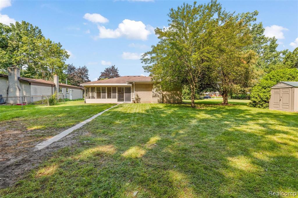 31740 Kelly Road Roseville, MI 48066 - Photo 31 of 44