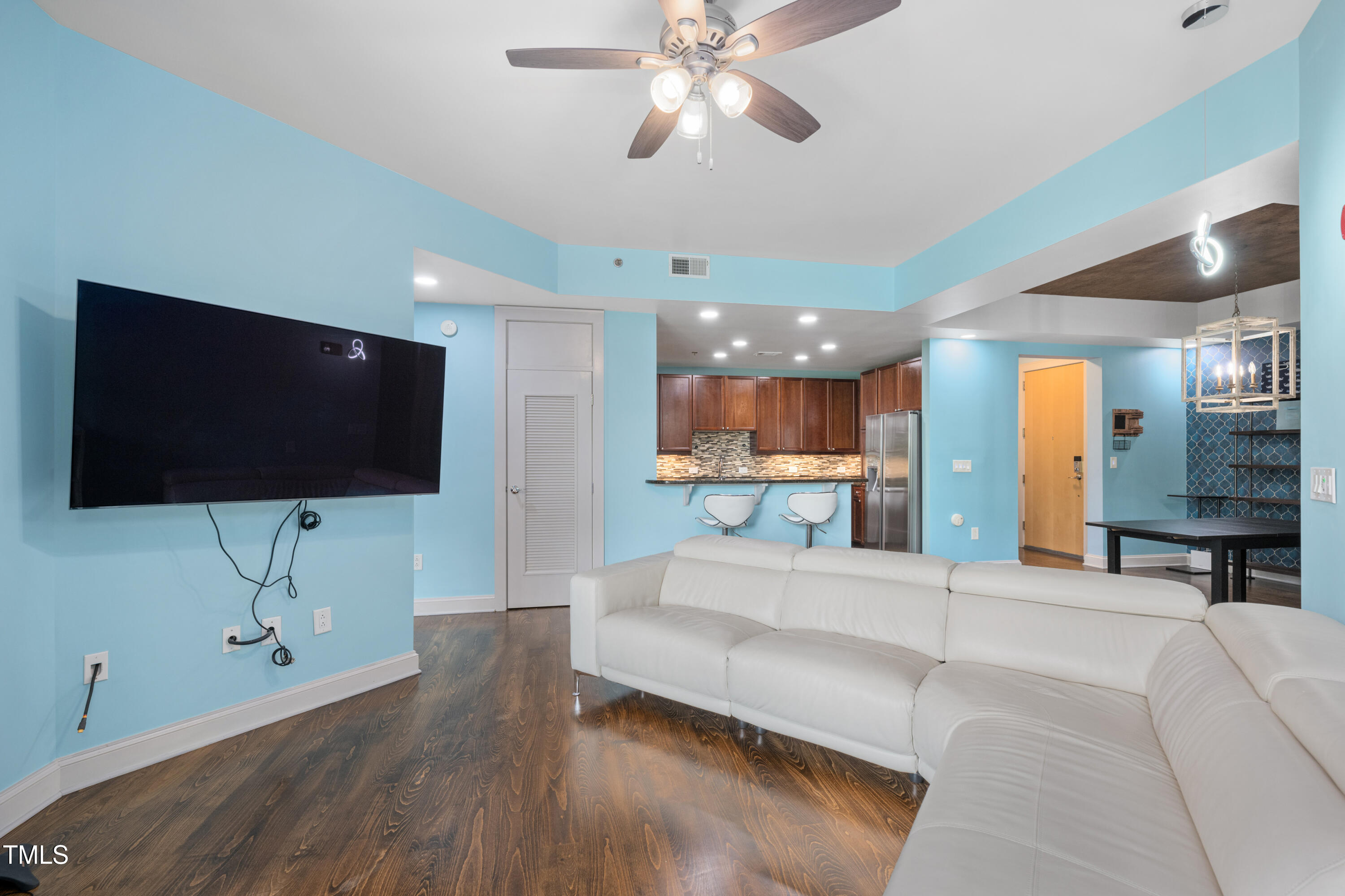618 North Boylan Avenue, Unit 622 Raleigh, NC 27603 - Photo 11 of 38 Family Room