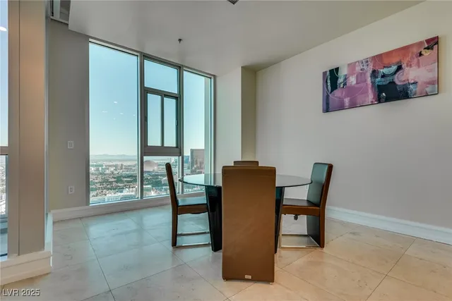 $15,950 | 2700 South Las Vegas Boulevard, Unit 4305, Las Vegas, NV 89109