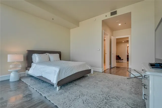 $15,950 | 2700 South Las Vegas Boulevard, Unit 4305, Las Vegas, NV 89109