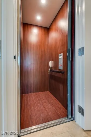 $15,950 | 2700 South Las Vegas Boulevard, Unit 4305, Las Vegas, NV 89109