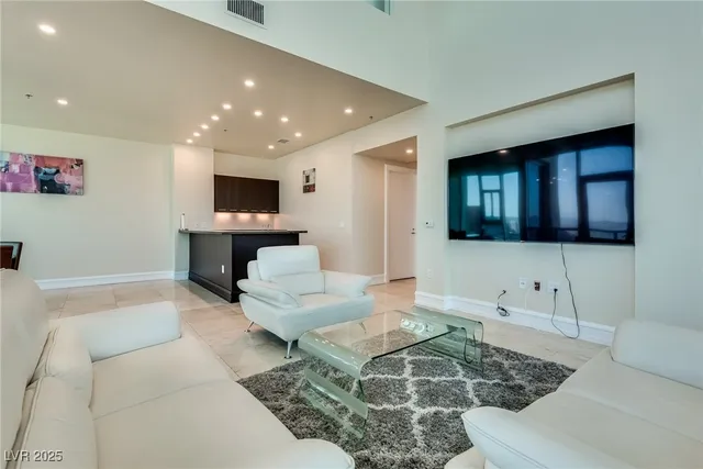 $15,950 | 2700 South Las Vegas Boulevard, Unit 4305, Las Vegas, NV 89109